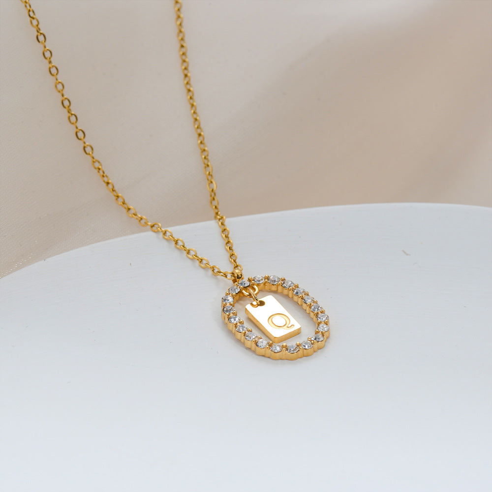 Collana da donna a maglione versatile in acciaio inossidabile ovale minimalista con lettera, placcata oro, con catena a maglie, con strass micro-pavé