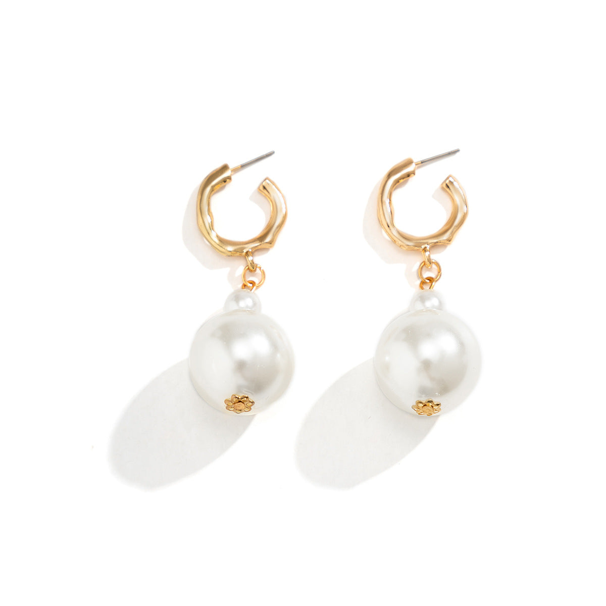 Collana Minimalista Geometrica di Perle per Donna con Pendente di Perle Imitazione e Perle in Resina su Catena di Perle Rotonde
