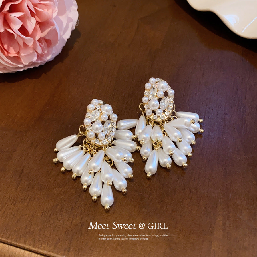 Eleganti Orecchini a Perno Ovali con Perle d'ispirazione Vintage e Accenti di Strass in Acciaio Placcato da Donna