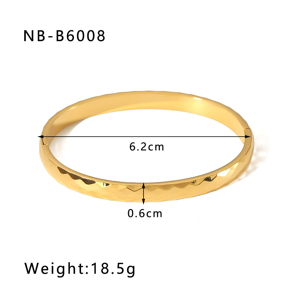 Bracciale Minimalista a Stella in Acciaio Inox con Intarsio di Strass, Motivo a Griglia Geometrica e Placcatura in Oro 18K