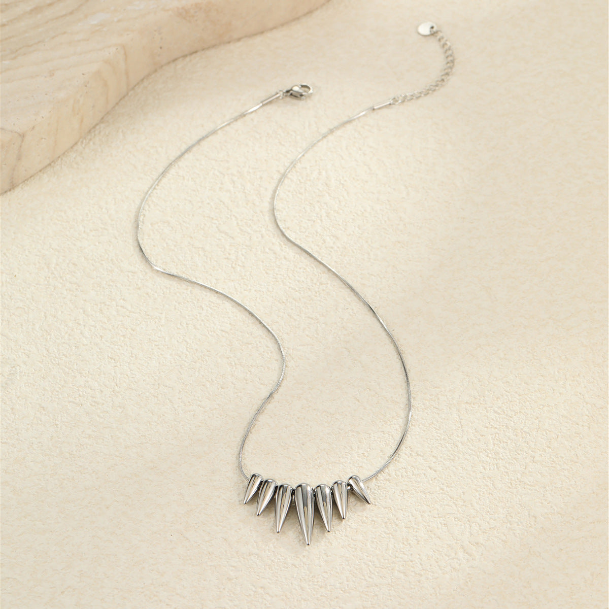 Collana da Donna Punk Geometrica a Proiettile in Acciaio Inossidabile con Finitura Placcata