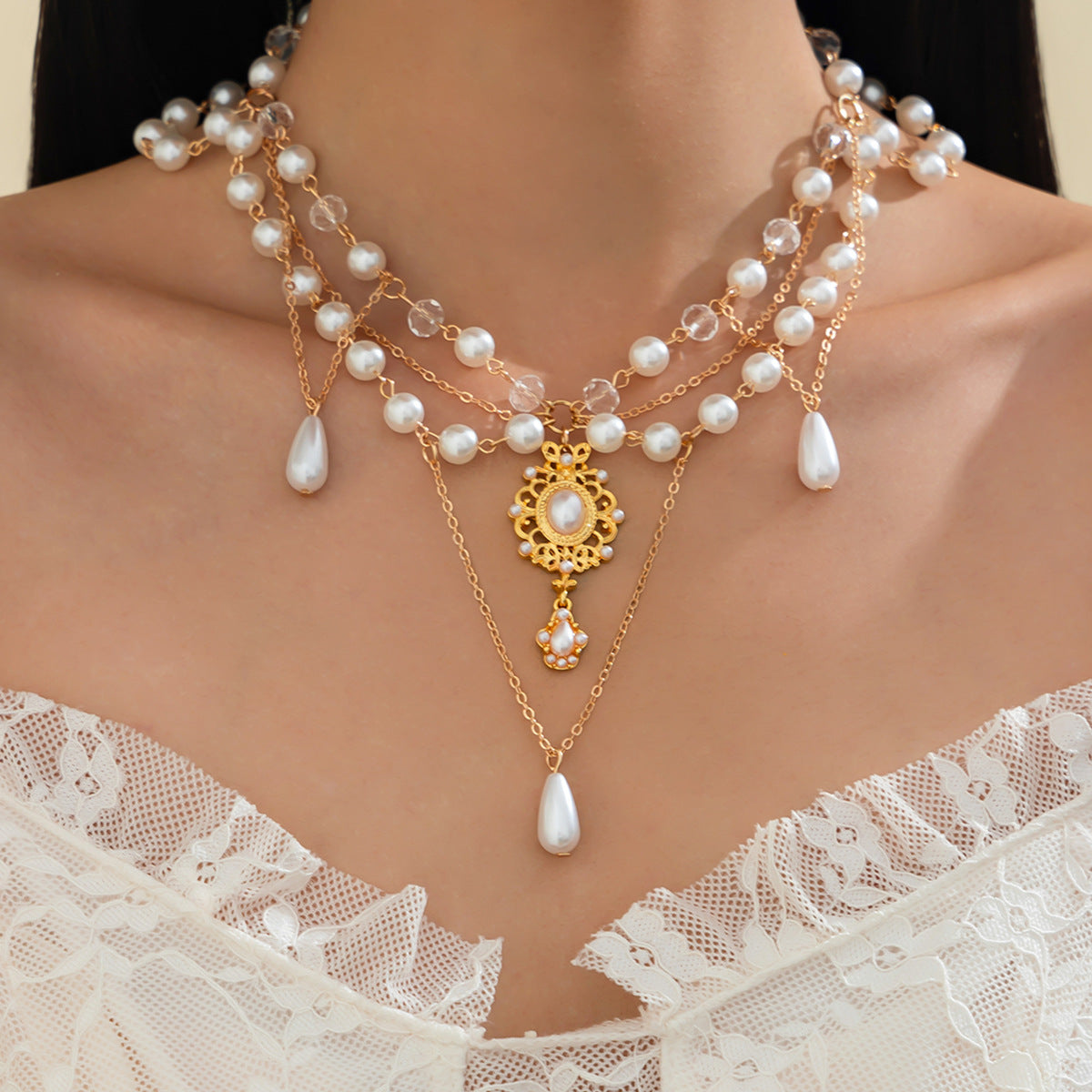 Collana con pendente Drip Drop dolce e grintosa con nappe in perle d'imitazione e lega, elettroplaccata, stile fresco e femminile