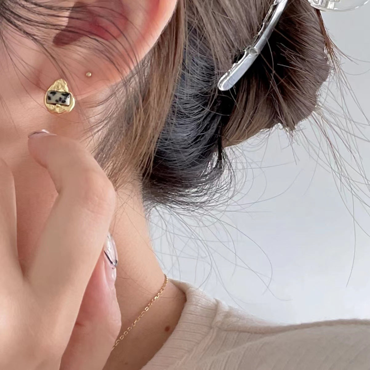 Minimalist Waterdrop-Shaped 925 Sterling Silver Stud Earrings with Pearl Inlay for Women