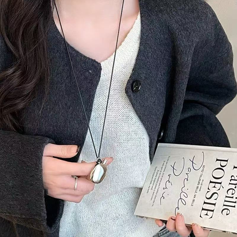 Collana con ciondolo geometrico minimalista in rame placcato da donna, catena maglione di lusso leggera