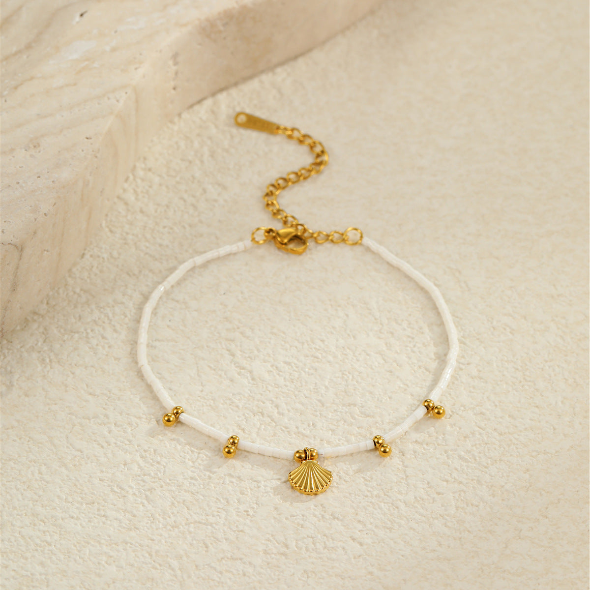 Fashionable Women's Geometric Stainless Steel Bracelet with 18K Gold Plating for Layering Vacation Style Jewelry