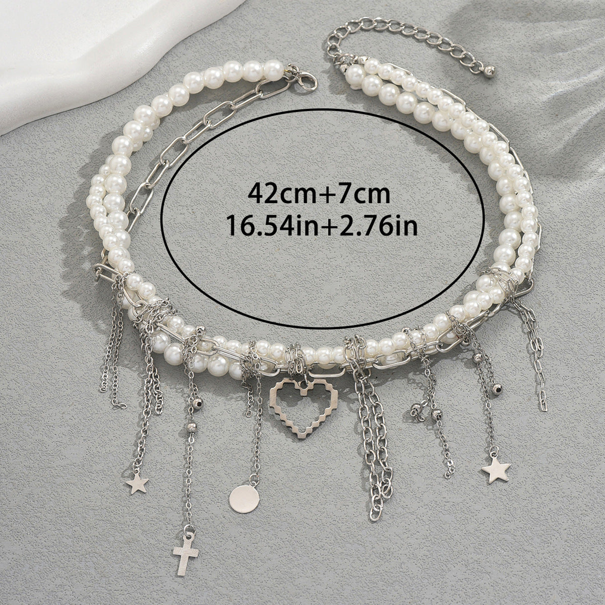 Collana a strati alla moda per donna con ciondolo a forma di cuore con intarsio di perle in lega di zinco, nappina e design geometrico