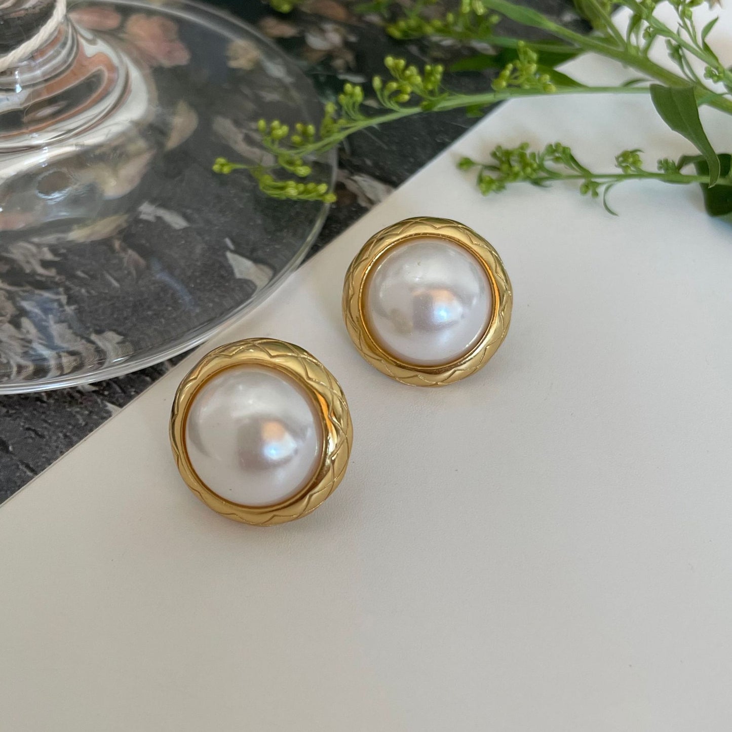 Pendientes Minimalistas de Perlas Naturales en Plata de Ley 925 con Baño de Oro