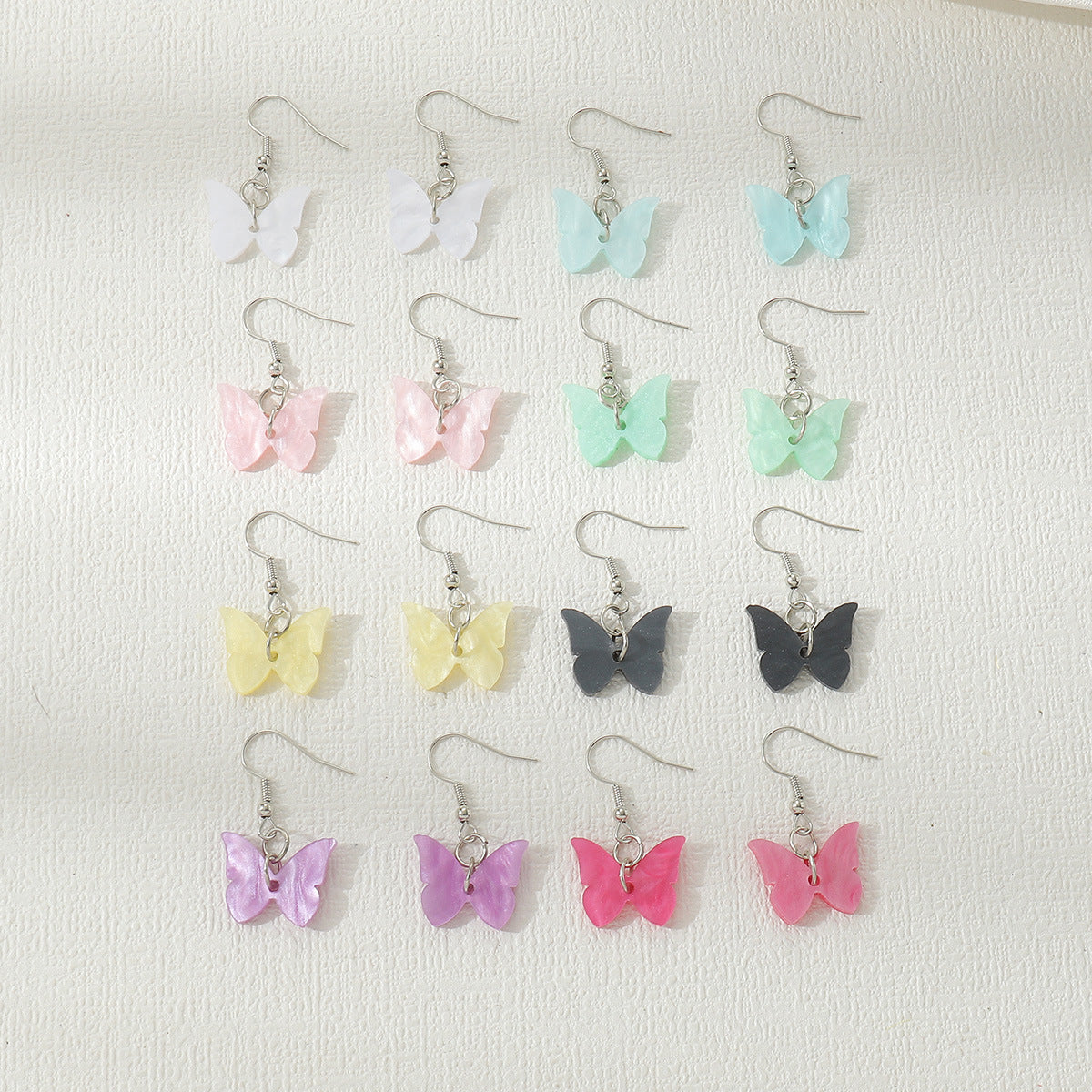 Set di Orecchini in Acrilico a Forma di Farfalla da Cartone Animato per Ragazze con Finitura Smaltata a Colori Arcobaleno