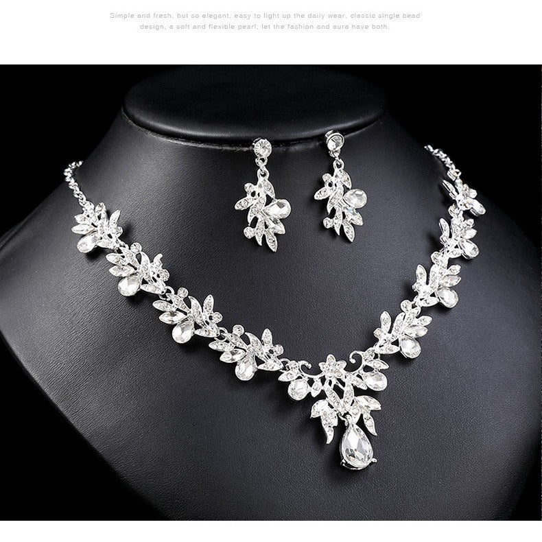 Conjunto de collar de aleación de estilo natural con forma floral y de hoja, incrustaciones de pedrería y baño de oro en cadena tipo O para mujer