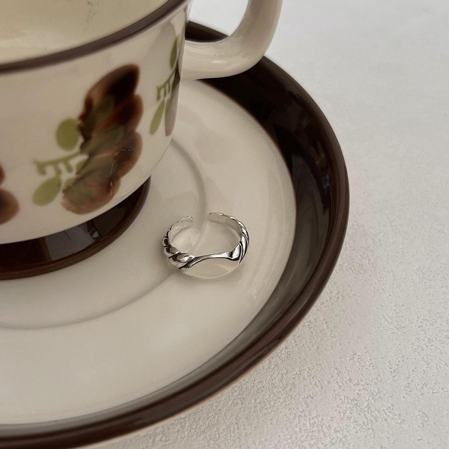Vintage-Inspired Heart-Shaped 925 Sterling Silver Twisted Wire Ring with Geometric Faceted Detail for Women