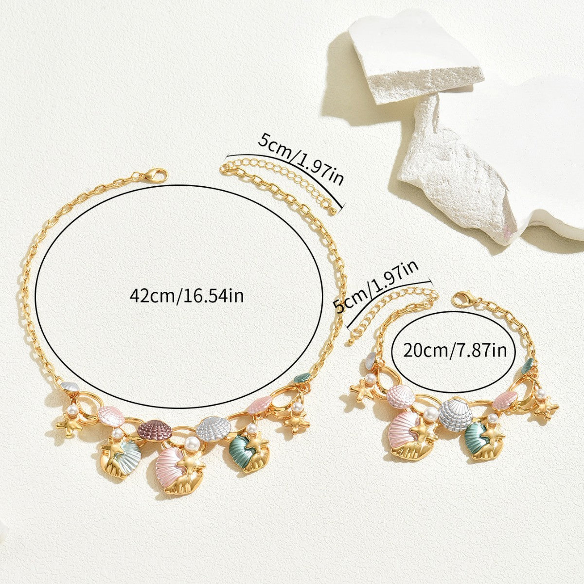 Set di collana con ciondolo a stella marina geometrica e conchiglia ispirato all'oceano con intarsio di perle da donna