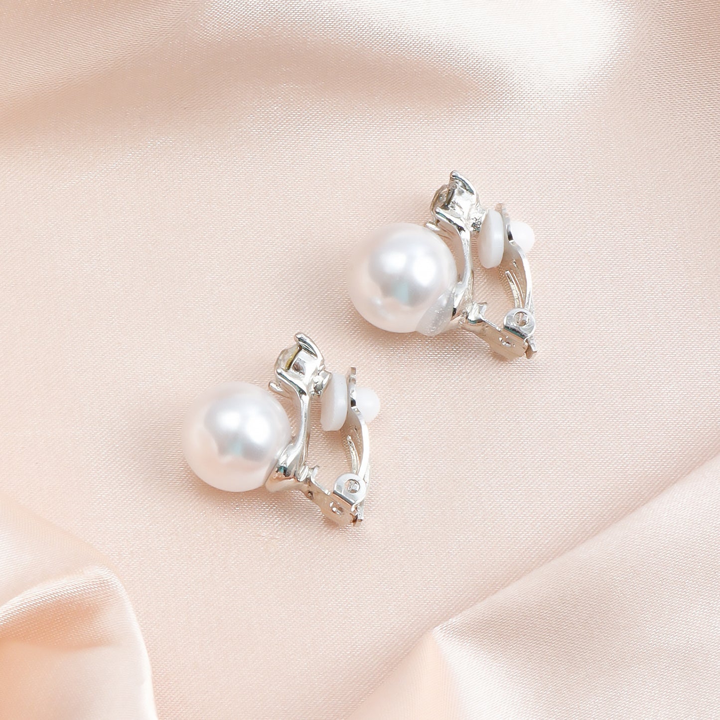 Pendientes de tuerca minimalistas geométricos estilo perla para mujer con detalles de pedrería y cierres de metal galvanizado