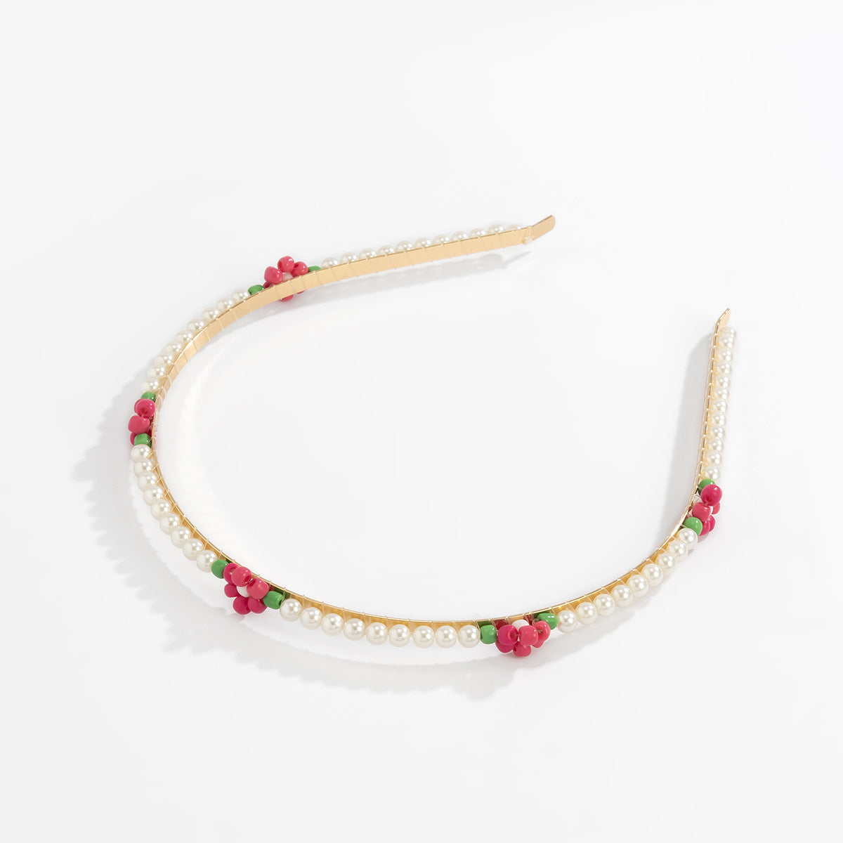 Diadema rústica de margaritas con perlas de imitación y diseño envolvente de cuentas para mujer