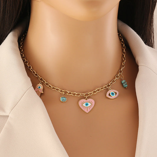 Collana da donna con ciondolo giocoso a forma di cuore in smalto, acciaio inossidabile, con design a mano e catena a croce