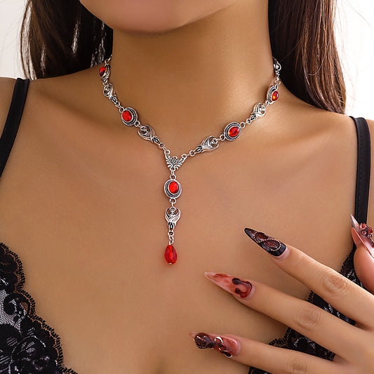 Collar colgante de murciélago de Halloween dulce y atrevido para mujer con diseño de gema roja con incrustaciones de diamantes de imitación, colgante en forma de gota de aleación en cadena hecha a mano