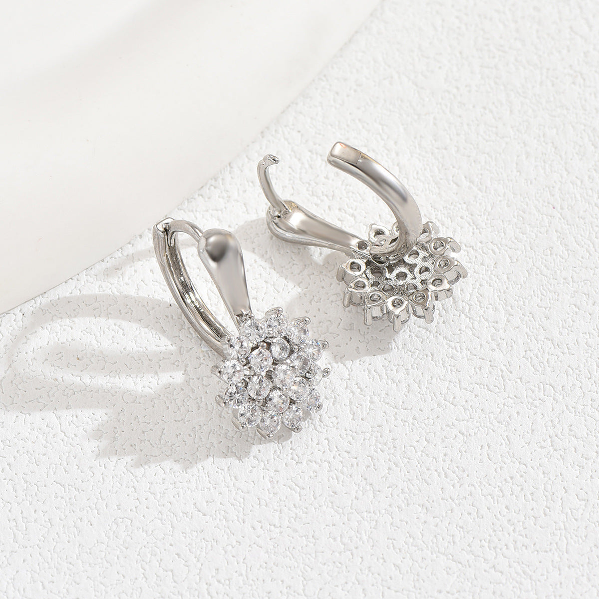 Pendientes de Cobre con Circones Incrustados en Forma de Copo de Nieve, Estilo de Lujo, para Mujer, con Patrón Geométrico de Estrella y Cristal de Hielo