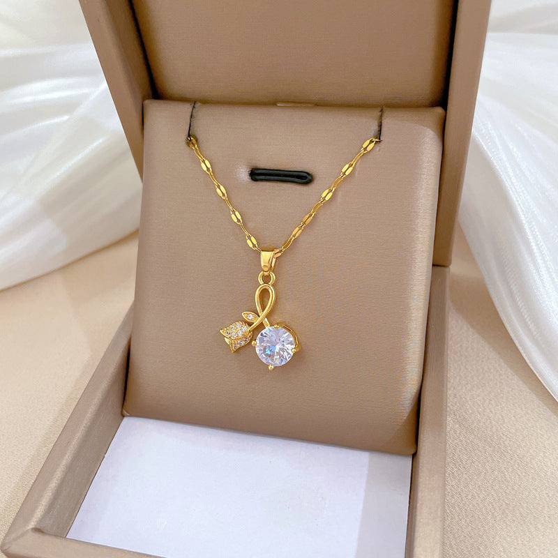 Collar de cadena de acero de titanio con colgante geométrico de pedrería dulce de lujo