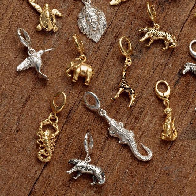 Ciondolo Bar Minimalista Geometrico a Forma di Animale in Acciaio Inox Placcato Oro 18K PVD per Collana con Catena a Cavo
