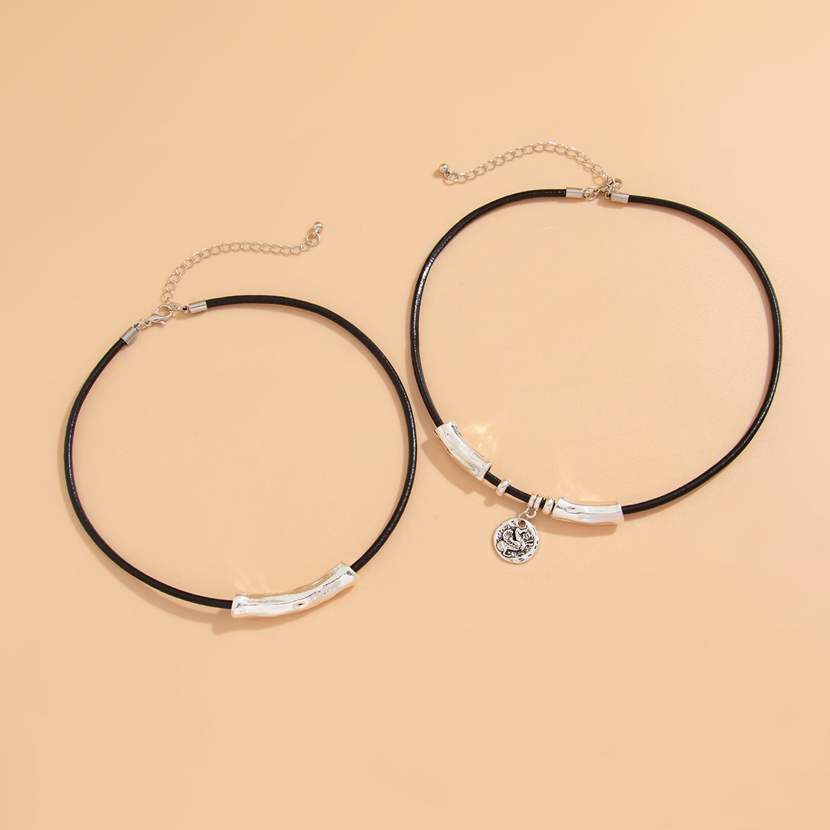 Collana Girocollo con Ciondolo Inciso Geometrico Stile Hip Hop da Donna con Ciondolo in Lega e Finitura Elettroplaccata