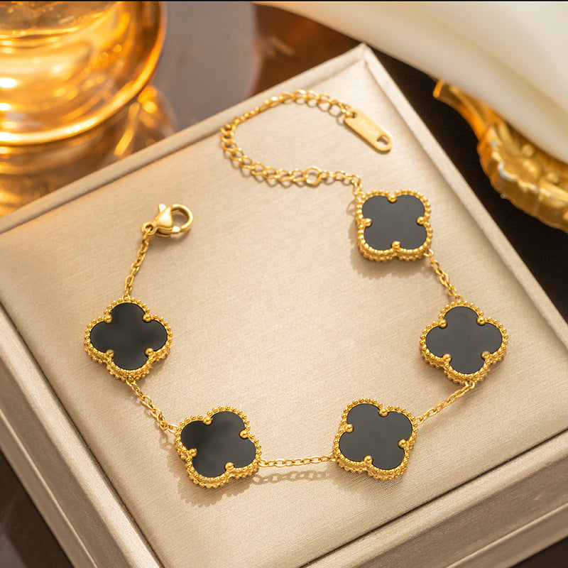 Set di collana, bracciale e orecchini in acciaio al titanio di lusso a forma di trifoglio con finitura placcata, catena a O, catena per clavicola e design ipoallergenico