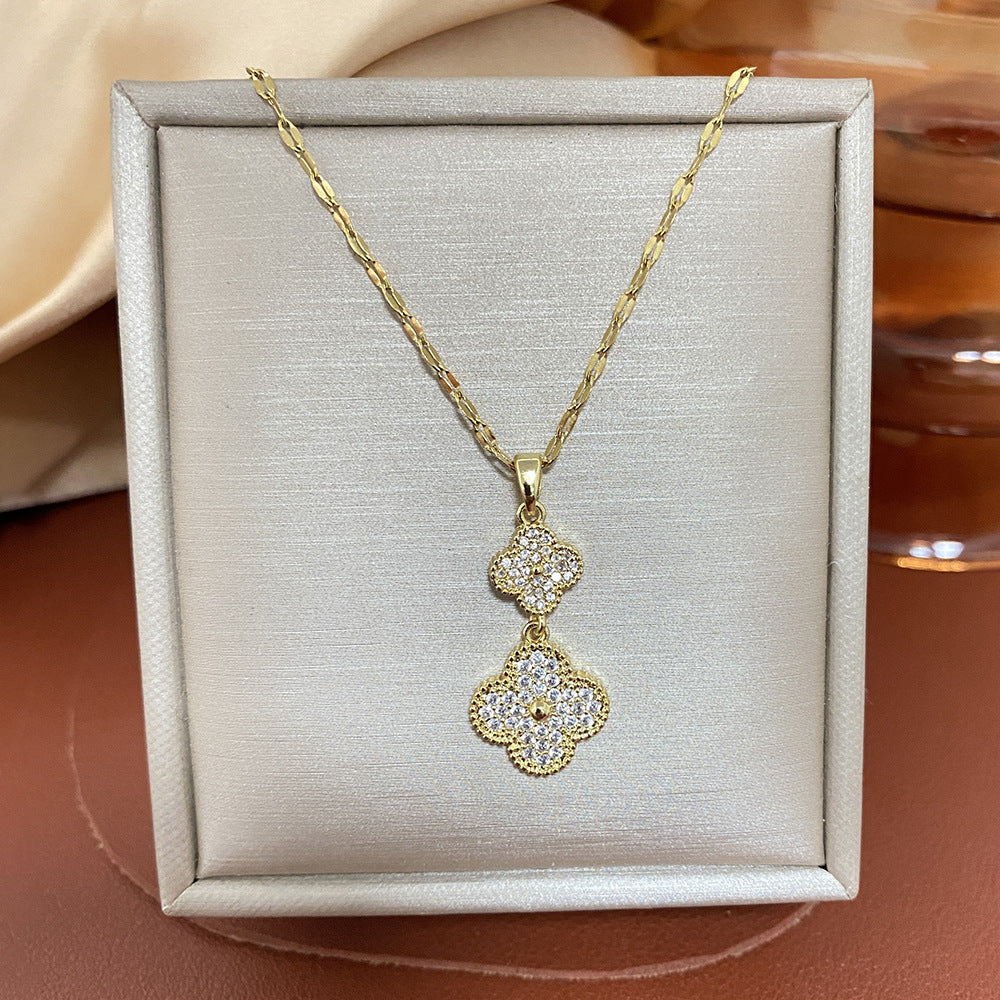 Collana con ciondolo a quadrifoglio minimalista da donna in acciaio al titanio con finitura placcata su catena a O