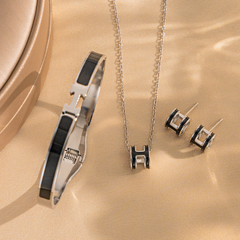 Set Collana da Donna Minimalista con Lettera H Floreale in Acciaio al Titanio con Catena a O