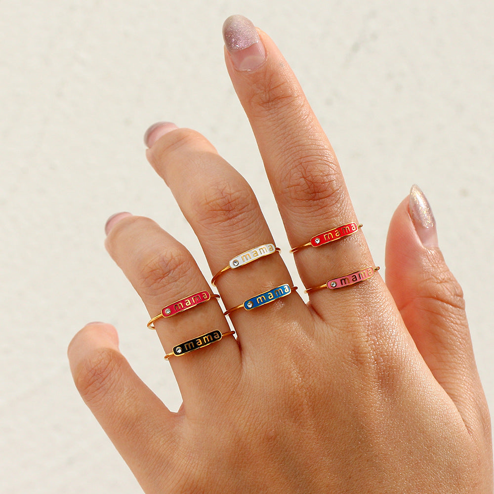 Anillo Ajustable "Mama" de Acero Inoxidable con Baño de Oro de 18K y Acabado Esmaltado, Forma Geométrica, Estilo Casual y a la Moda