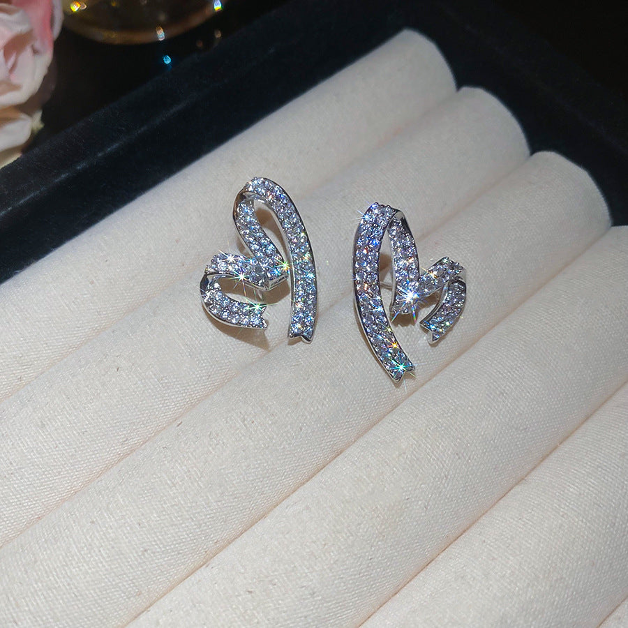 Orecchini floreali minimalisti con perle, perno in argento sterling 925 e strass, da donna