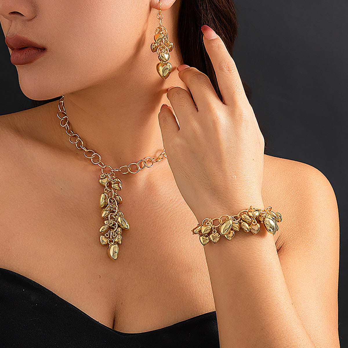 Collana Girocollo a Cuore Ispirata agli Anni 2000 con Dettagli di Perline e Nappa da Donna