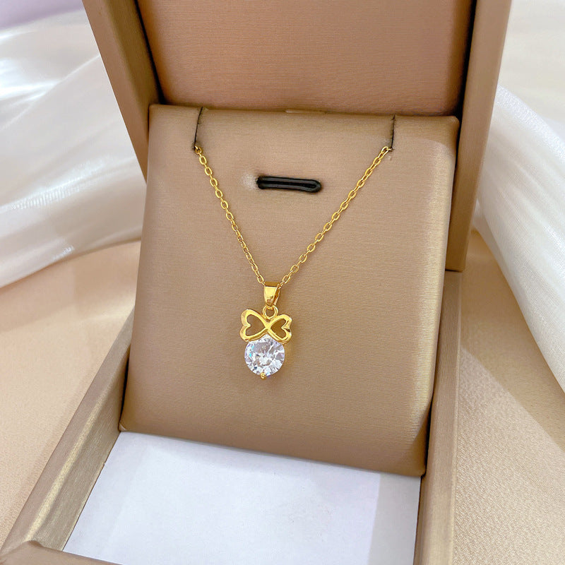 Collar con colgante de nudo de mariposa de lujo de acero de titanio para mujer con incrustaciones de diamantes de imitación, cadena de medallón de longitud ajustable