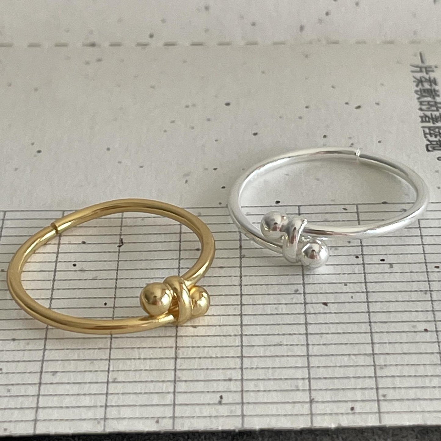 Anello aperto minimalista con fiocco geometrico in argento sterling 925 per donna