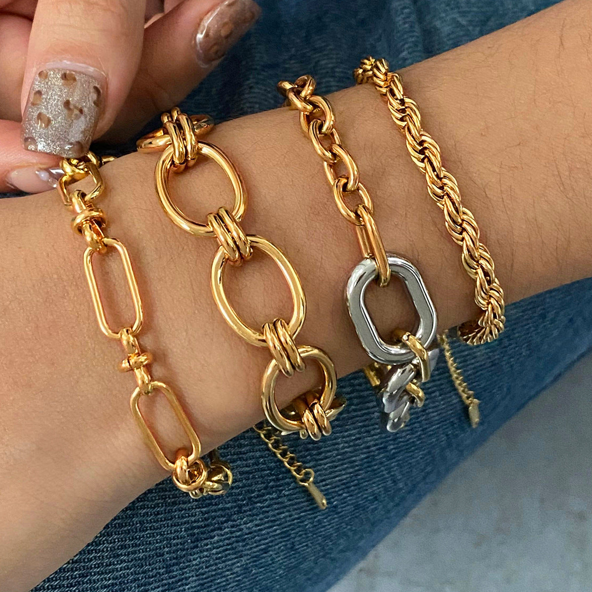 Pulsera Cubana de Acero Inoxidable con Baño Geométrico para Mujer, de Estilo Minimalista Moderno y Diseño de Líneas Limpias