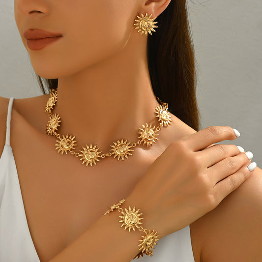 Set di collana e orecchini da donna con motivo girasole geometrico, in lega di zinco con finitura placcata