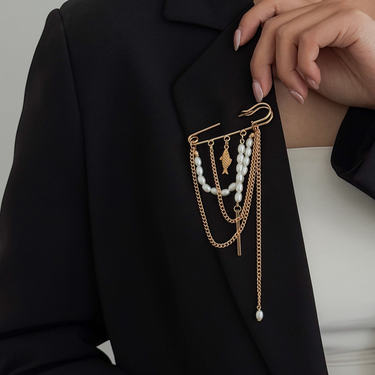 Fashion Geometric Fish Animal Iron Plated Brooch with Imitation Pearl Tassel and Cable Chain for Women