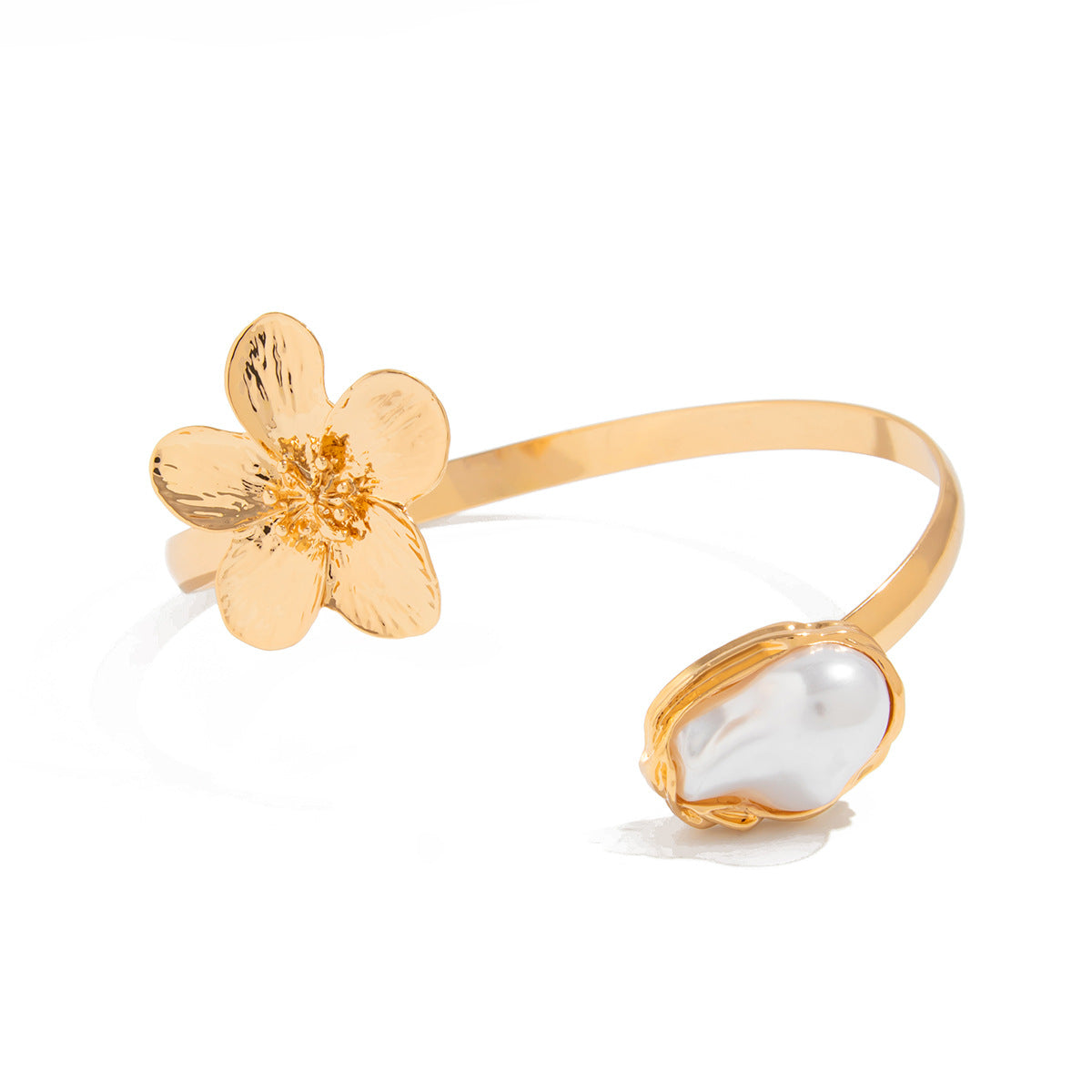 Bracciale da donna asimmetrico in metallo effetto vintage con design floreale d'ispirazione barocca e perle finte