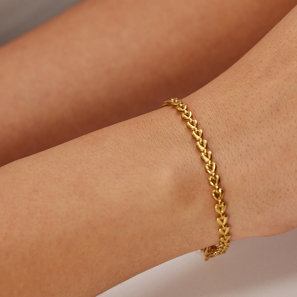 Bracciale da donna Trendy in acciaio inossidabile placcato oro 18 carati con catena intrecciata e cuore cavo