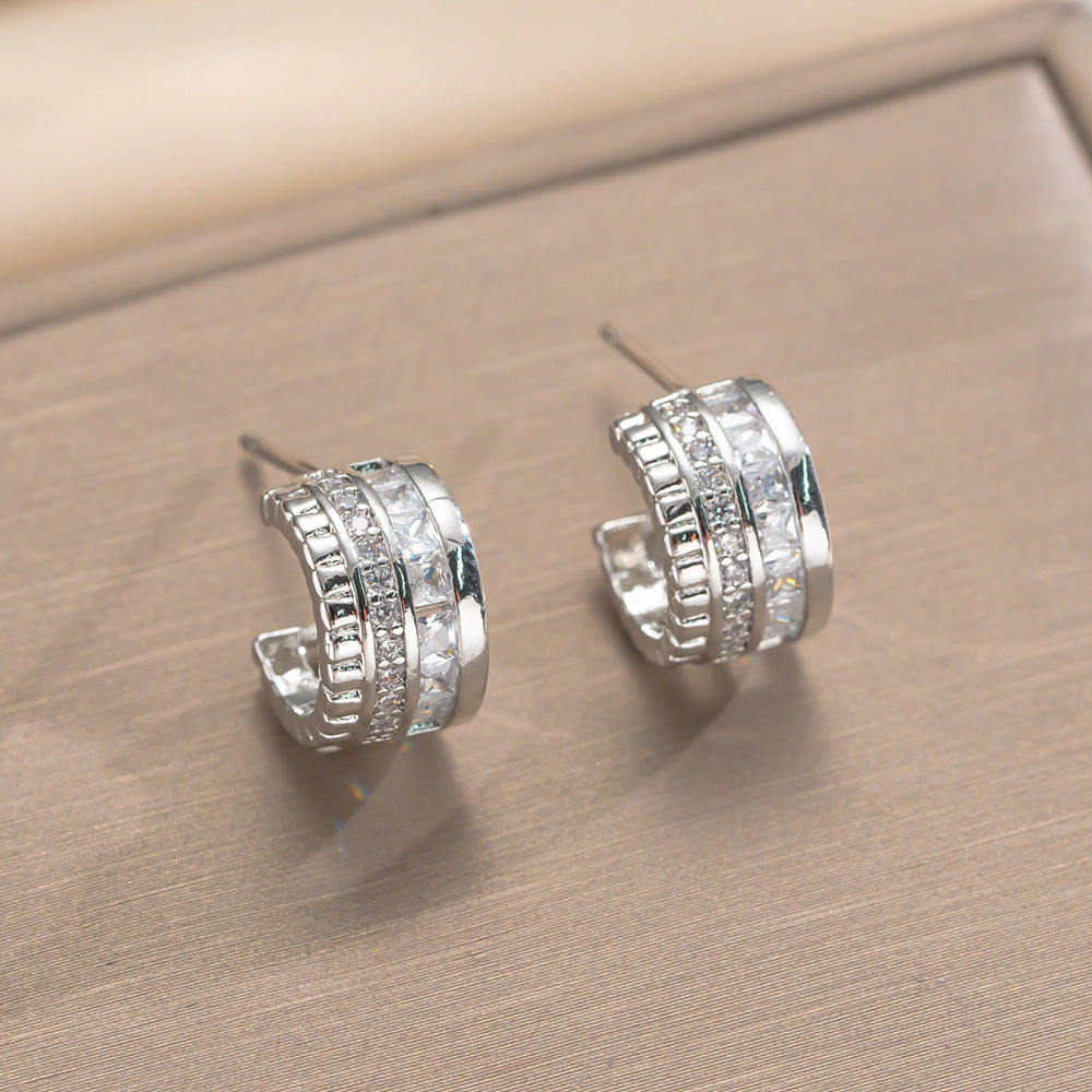 Set di collana in acciaio al titanio geometrico minimalista di lusso leggero con ciondolo in rame placcato oro 18 carati e intarsio in zircone, unisex