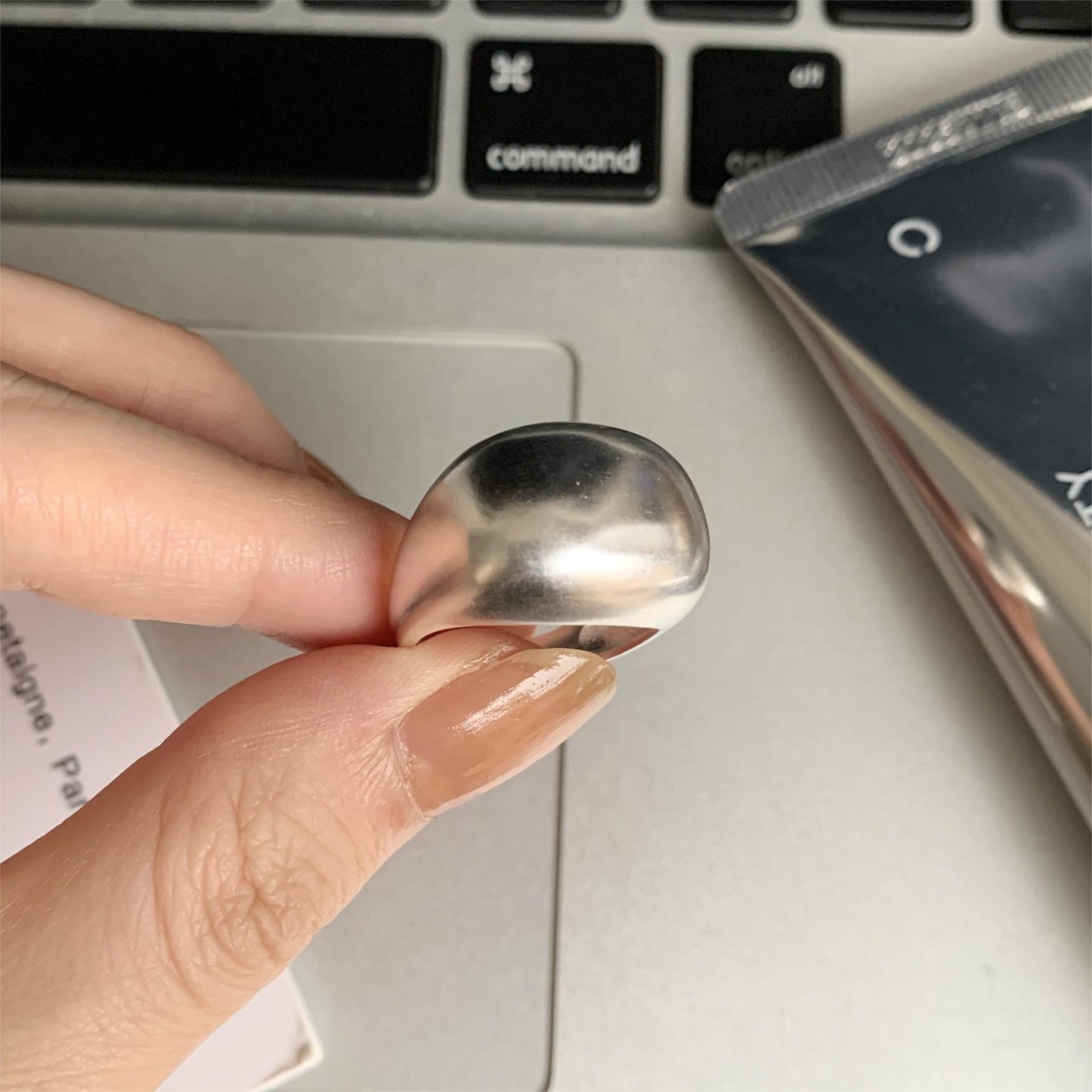 Anello Matto Arrotondato da Donna Minimalista in Argento Sterling 925 con Intarsio in Argento