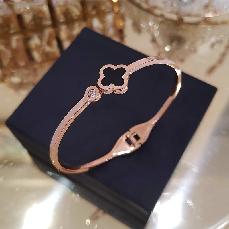 Minimalist Four-Leaf Clover Bracelet for Women in Titanium Steel with Plated Finish