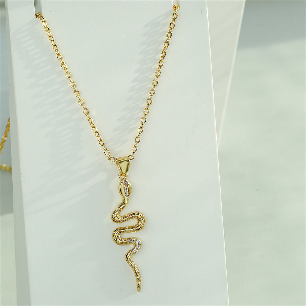 Collana con Ciondolo a Forma di Serpente Minimalista da Donna in Rame con Zirconi Micro-Incastonati e Placcatura in Oro 18K