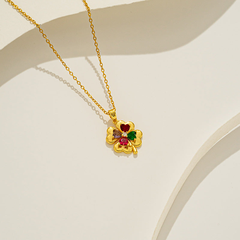 Collana da donna a pendente minimalista a forma di cuore in acciaio al titanio con zirconi micropavé e placcatura in oro