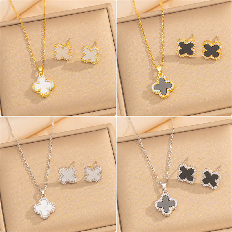Luxury Minimalist Four-Leaf Clover Pendant Necklace for Women in Titanium Steel with Gold Plating and Rhinestone Inlay