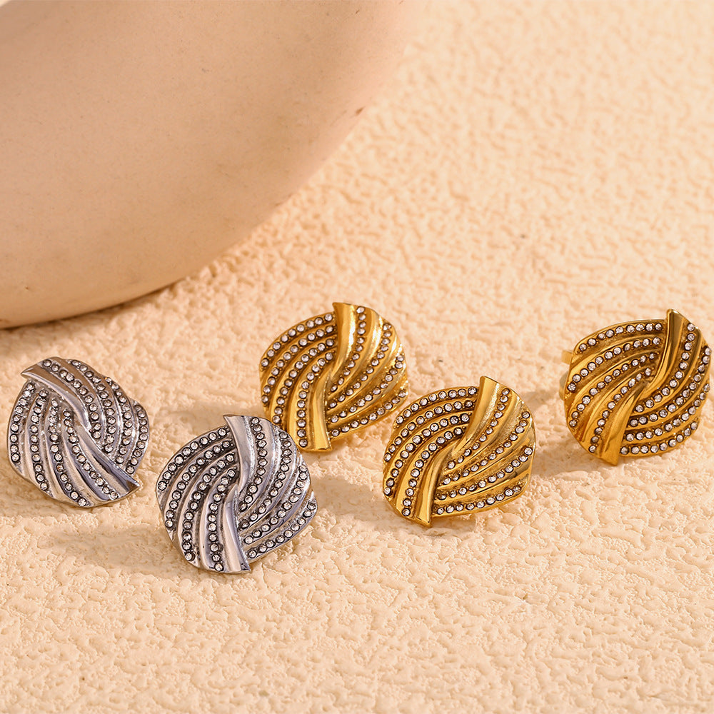 Elegantes pendientes de tuerca geométricos de cruz y pluma de acero inoxidable con baño de oro de 18K y detalles de diamantes de imitación