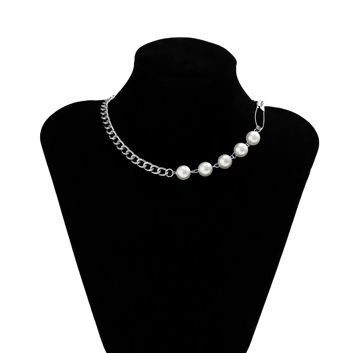 Collana con Pendente Geometrico Asimmetrico Dolce e Audace da Donna con Accenti di Perle Artificiali e Finitura Placcata su Catena Standard