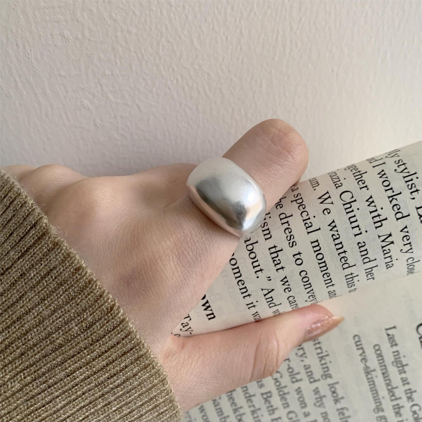 Anello Matto Arrotondato da Donna Minimalista in Argento Sterling 925 con Intarsio in Argento