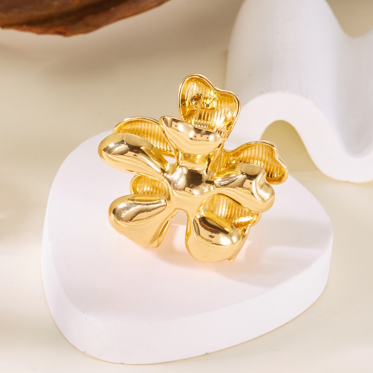 Minimalist Casual Metal Plated Flower Design Hair Claw Clip for Women