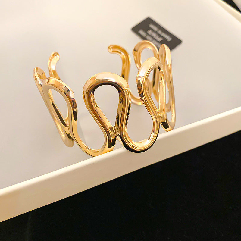 Bracciale in Metallo Ondulato Minimalista con Finitura Placcata da Donna Elegante Accessorio di Moda Leggero