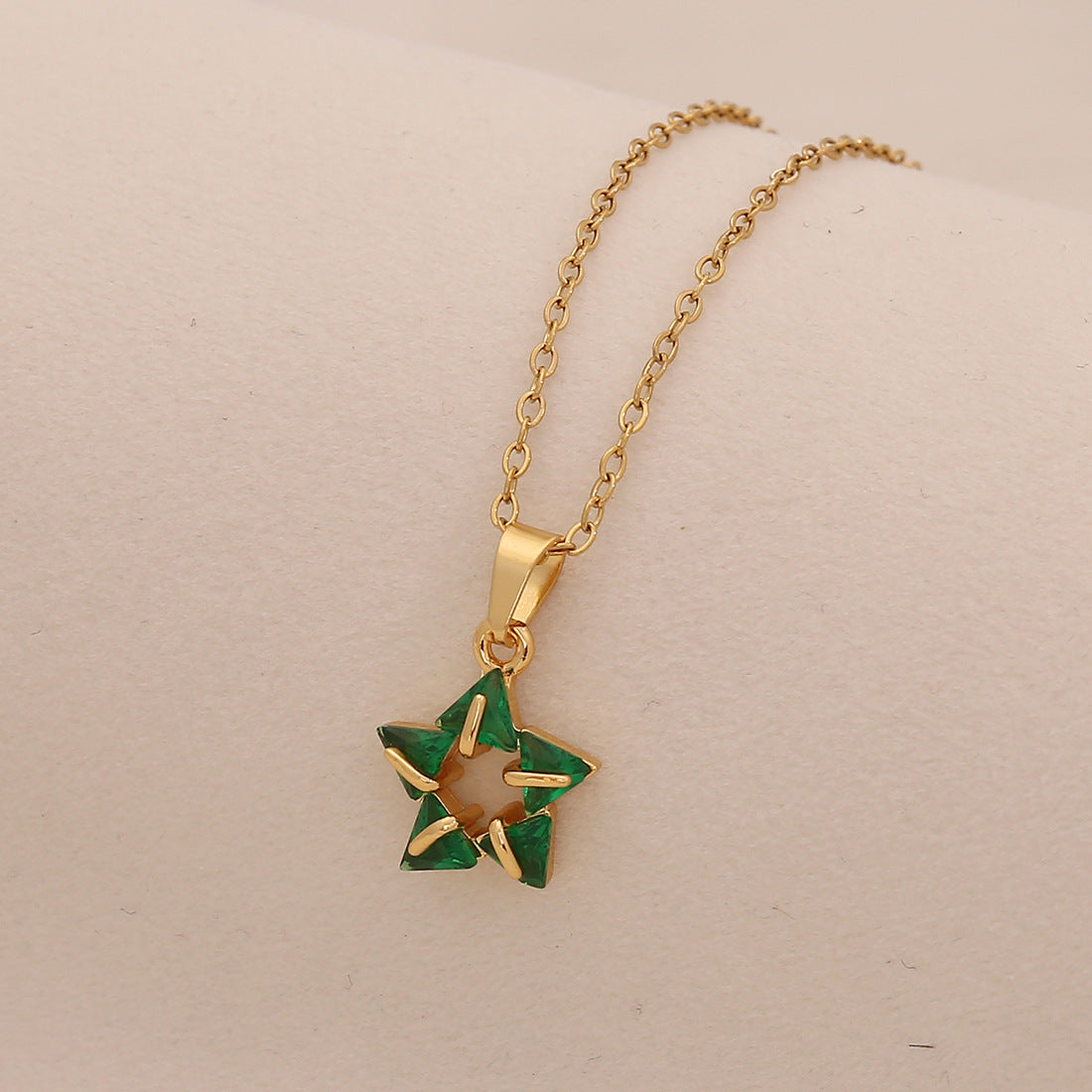 Collana da donna alla moda a forma di stella in acciaio inossidabile con intarsio di strass e finitura placcata