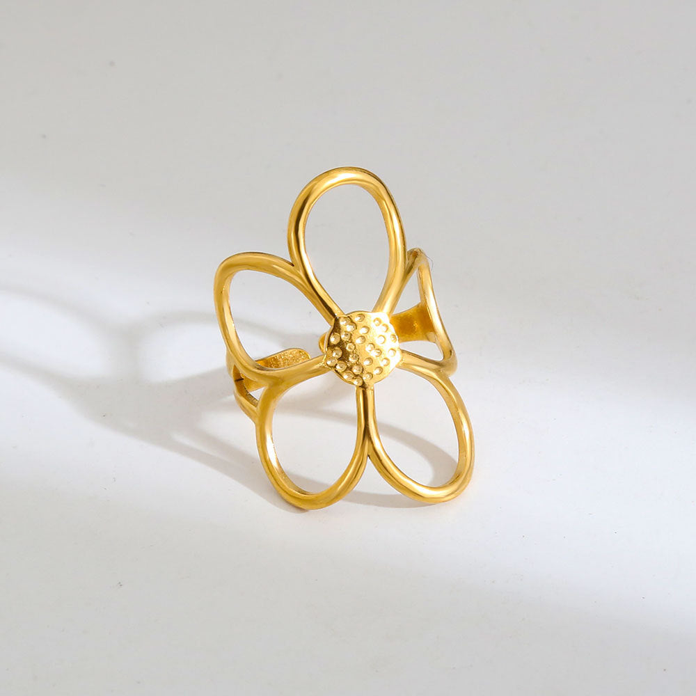 Anillo de acero de titanio abierto con diseño floral dulce y atrevido y pendientes de acero inoxidable con acabado chapado