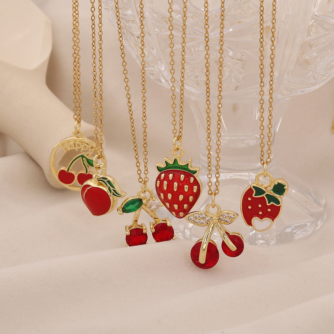 Bonito Collar Colgante de Fresa y Cereza para Mujer, Cadena en O de Acero Inoxidable con Acabado Esmaltado, Collar con Medallón en Forma de Fruta